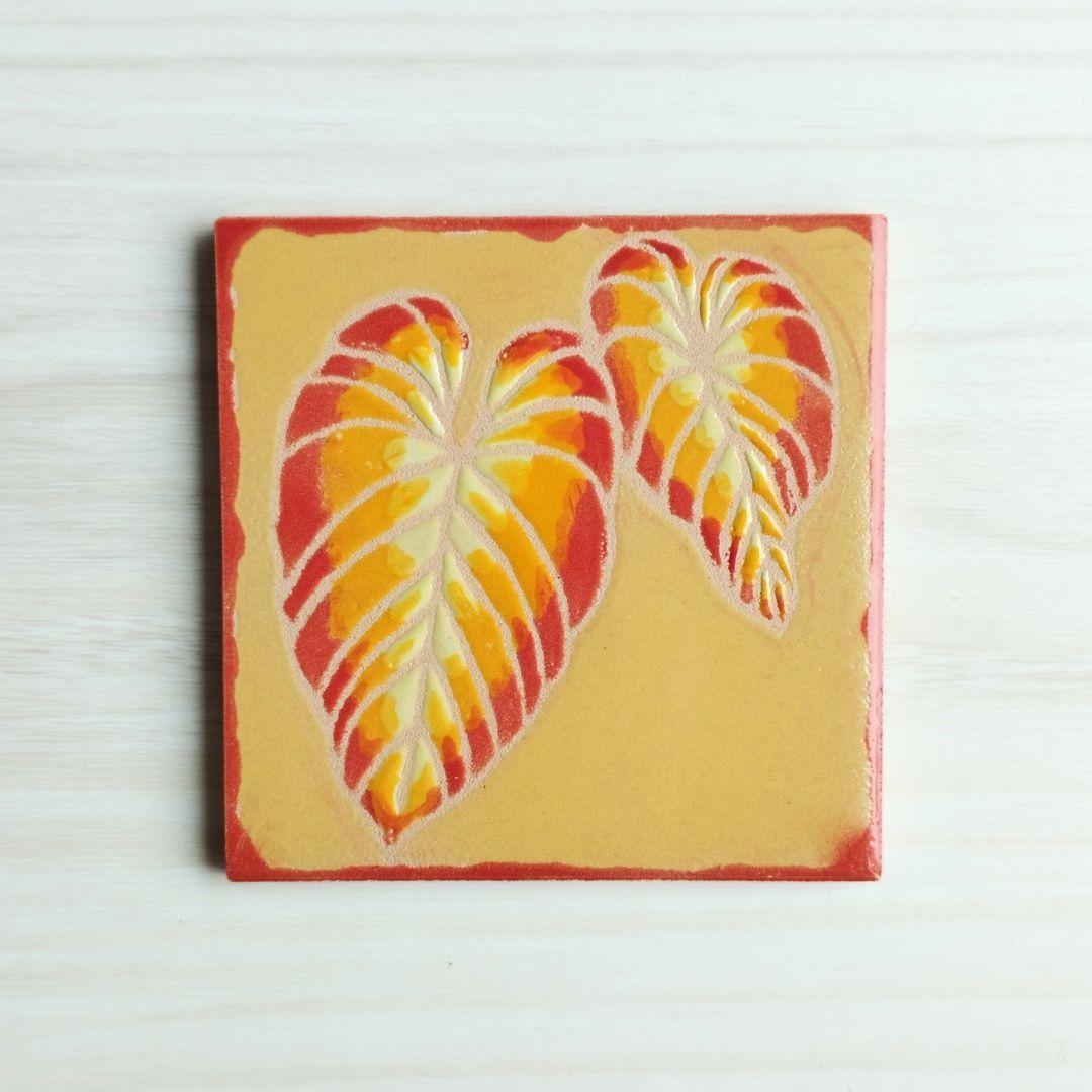ハワイ風ボタニカルリーフタイル ハンドメイド アートタイル 選べるマグネット.コルク加工 スタンド スペインタイル | 2枚目