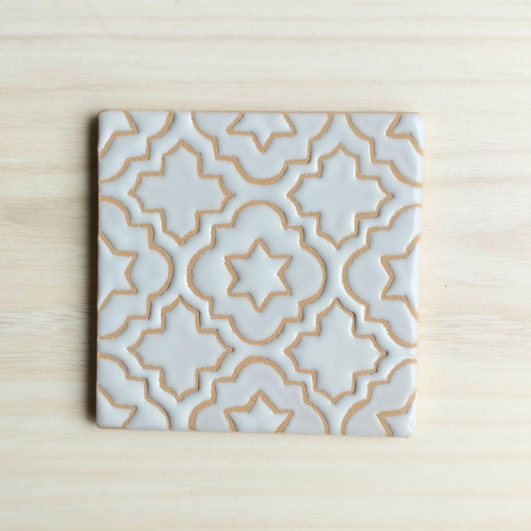 無料で選べるマグネットとコルク加工！ホワイト 幾何学タイル スタンド スペインタイル インテリア コースター アート | 2枚目