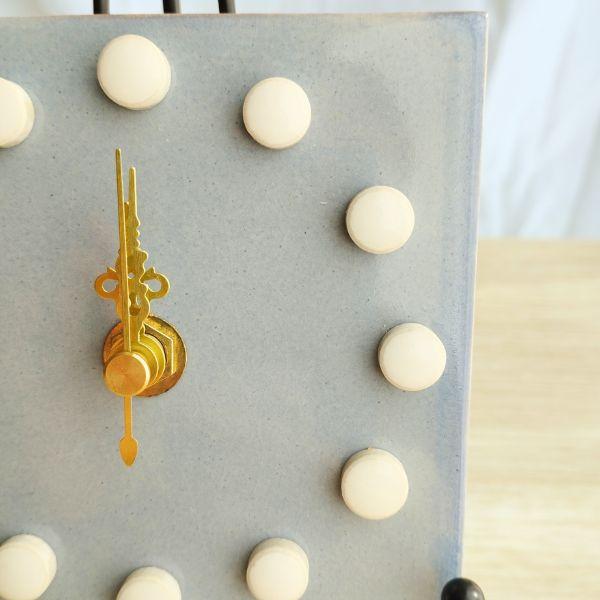 レトロな色合いのメキシコタイル＆美濃焼モザイクタイル時計  グレー | 3枚目