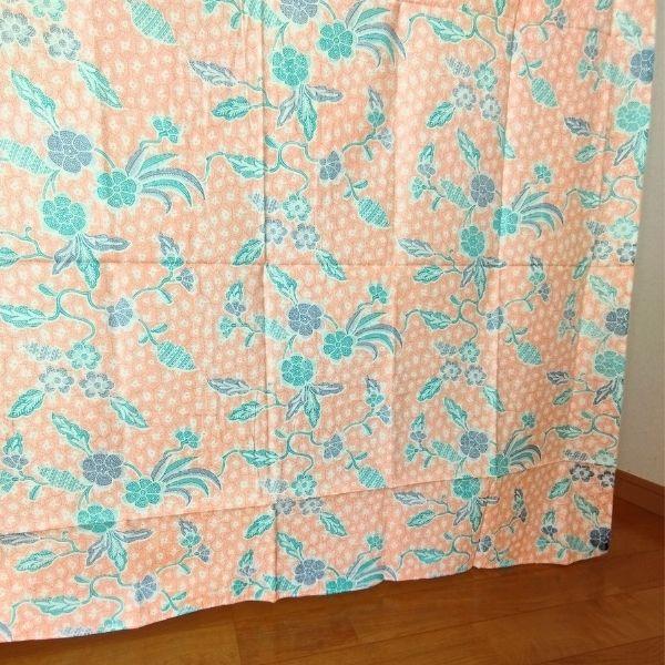 レトロ調の懐かしくてかわいい柄のプリントバティック | 2枚目