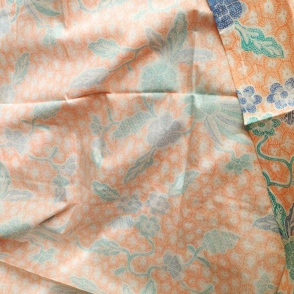 レトロ調の懐かしくてかわいい柄のプリントバティック | 4枚目