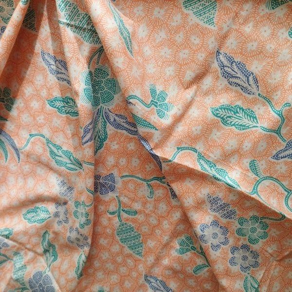 レトロ調の懐かしくてかわいい柄のプリントバティック | 5枚目