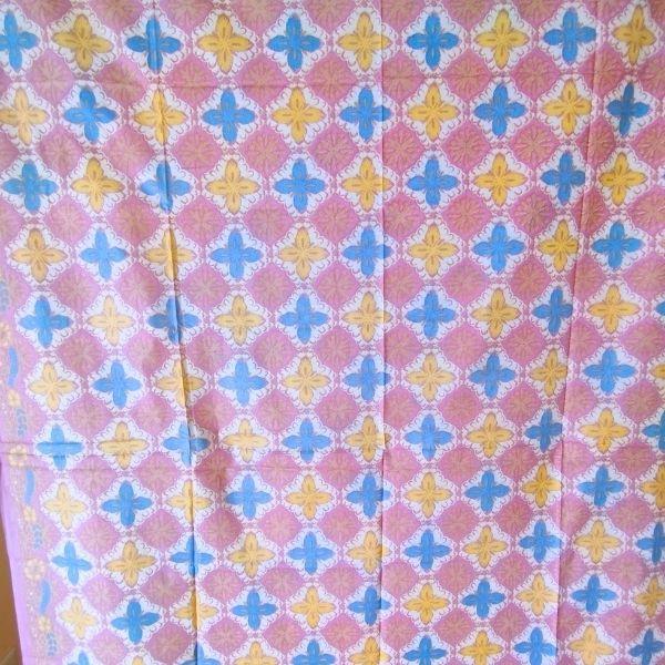 ノスタルジックでレトロなインドネシアプリントバティック