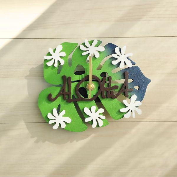 南国感あふれるモンステラハワイアン時計